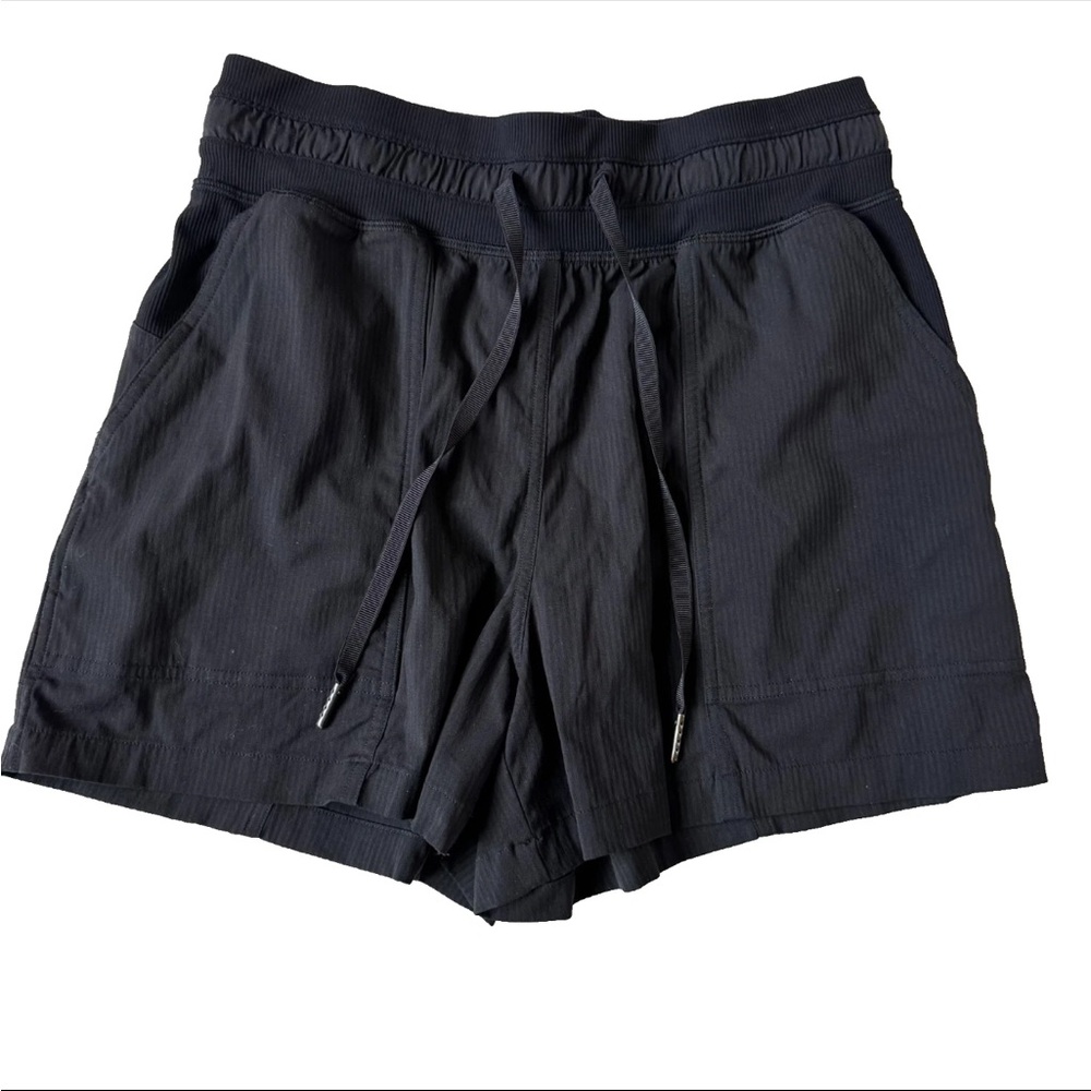 Lululemon Womens 4 Black Shorts 3.5" Dance Studio High Rise Stripe
